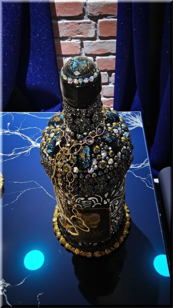 DAME MAS RESERVA TEQUILA BOTTLE - Image 2